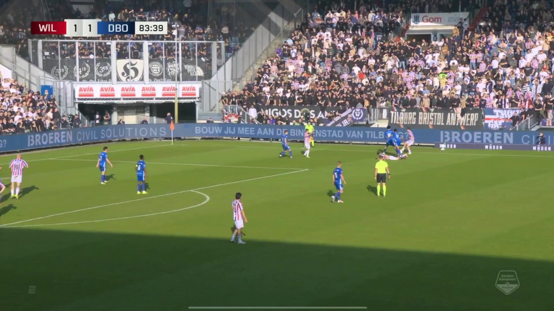 世界杯官网入口-丑陋😡王博豪染黄后球迷狂竖中指+拉眼角歧视，王博豪无奈叉腰